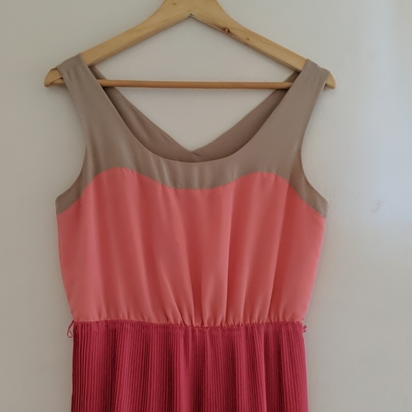 Dress - Picture 5 of 8